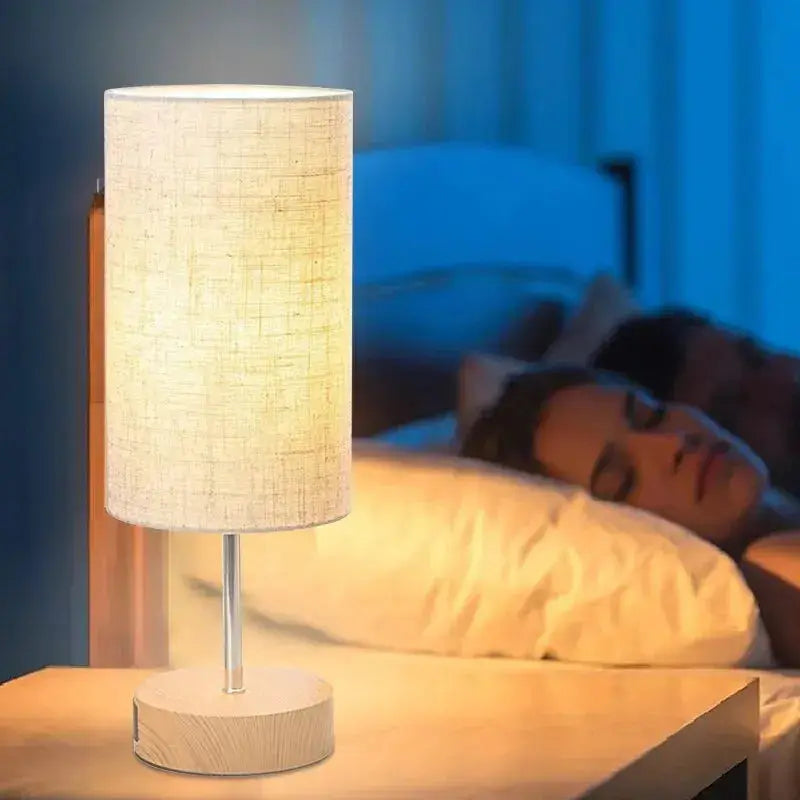 Abajur de Cabeceira Cilíndrico LED com Base de Madeira Casamarella