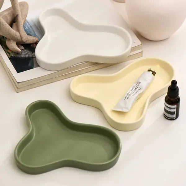 Bandeja Decorativa de Cerâmica em Formato Orgânico Amaritta