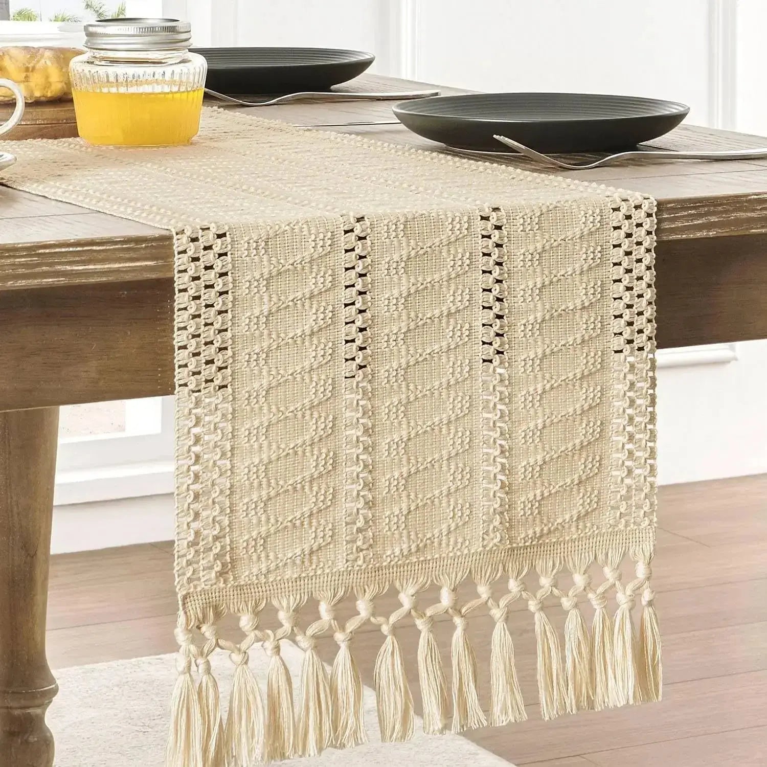Caminho de Mesa Bege Boho com Borlas