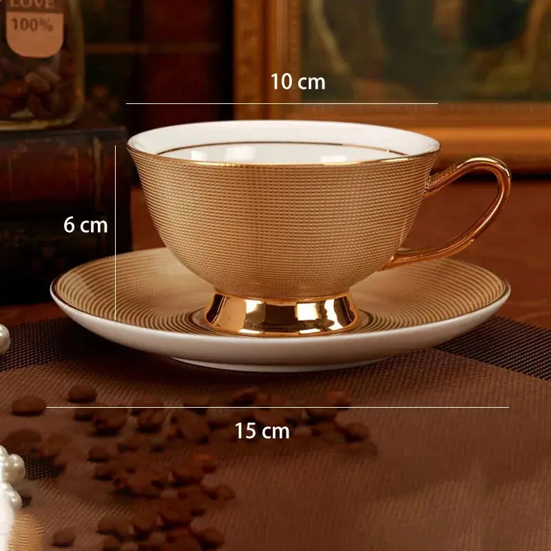 Xicara Pires e Colher de Porcelana Britanica Dourada Vintage