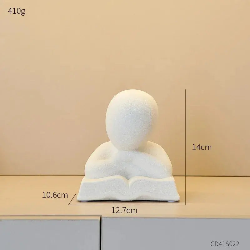 Estatueta Decorativa Pais e Filhos em Momento de Leitura