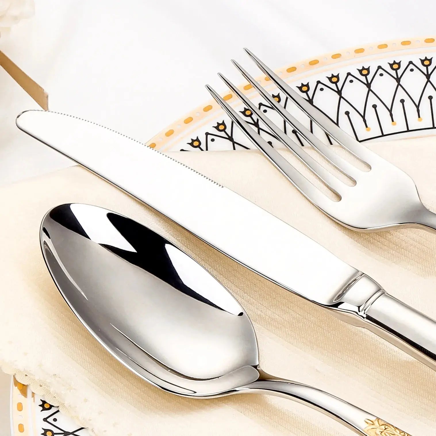 Conjunto de Talheres banhados a ouro de Luxo, 24 peças.