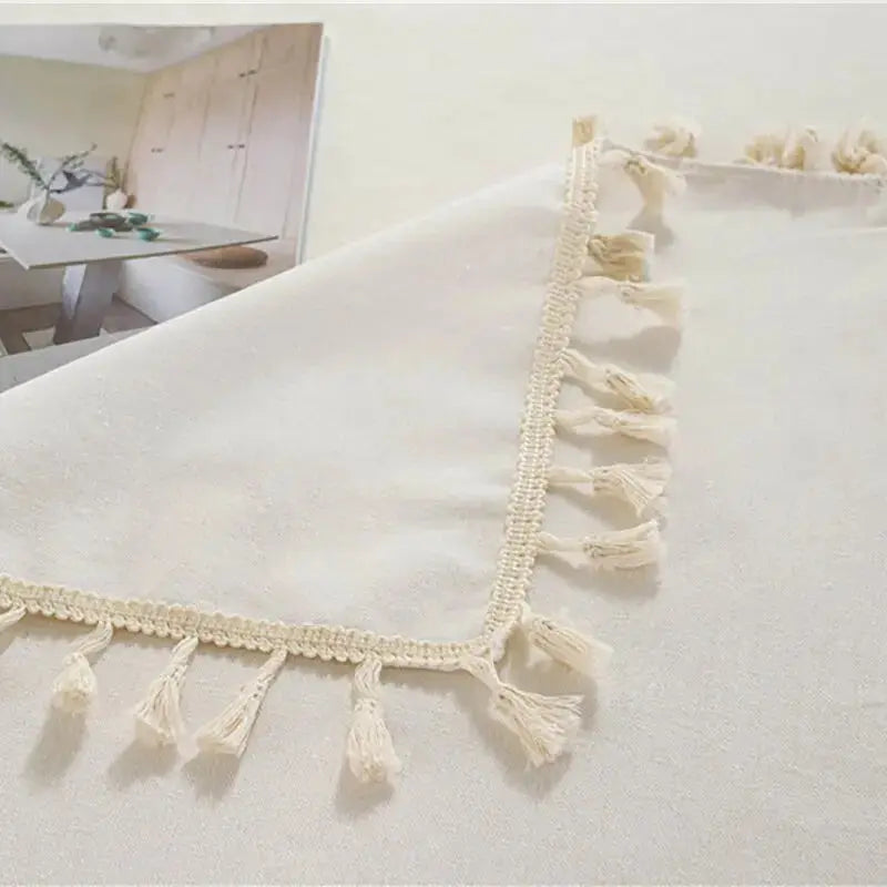 Toalha de Mesa Retangular de Algodão Branco com Borlas Decorativas Amaritta
