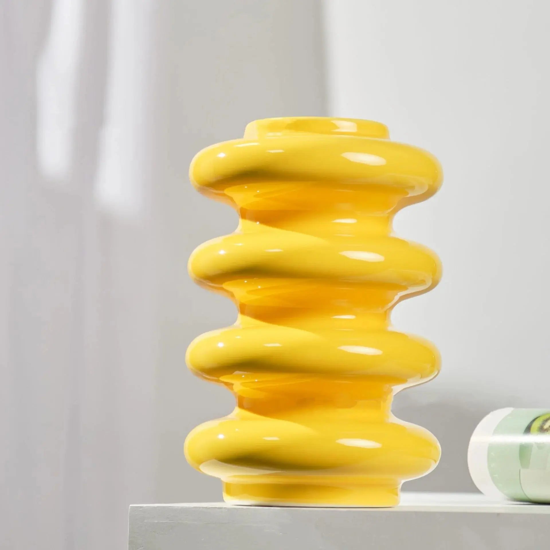 Vaso de Cerâmica com Design Espiral em Cores Vibrantes Amaritta