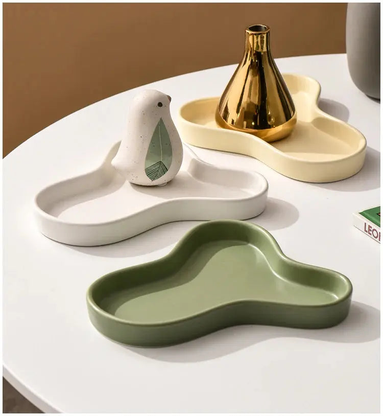 Bandeja Decorativa de Cerâmica em Formato Orgânico Amaritta