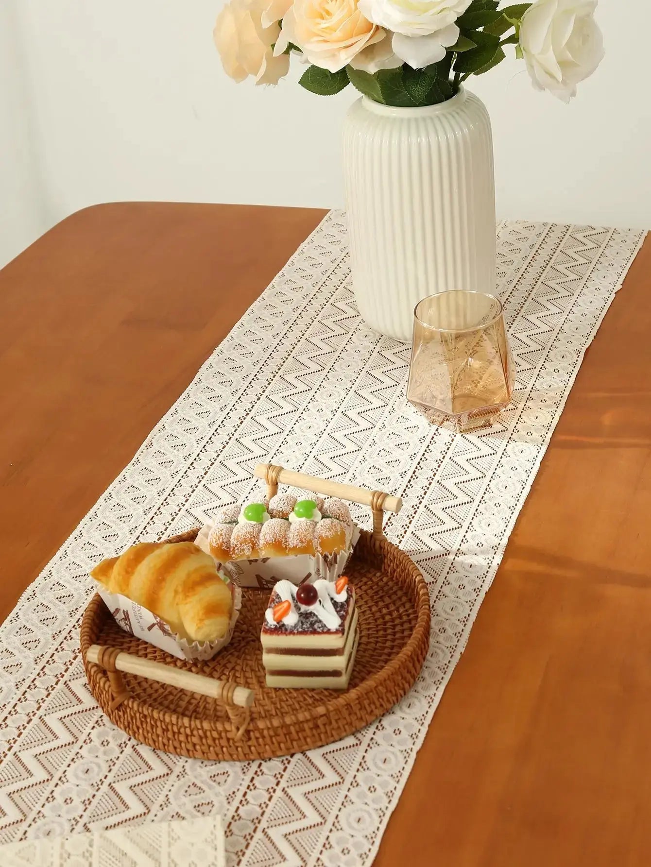 Caminho de Mesa Bege Rendado 100% Poliester Amaritta