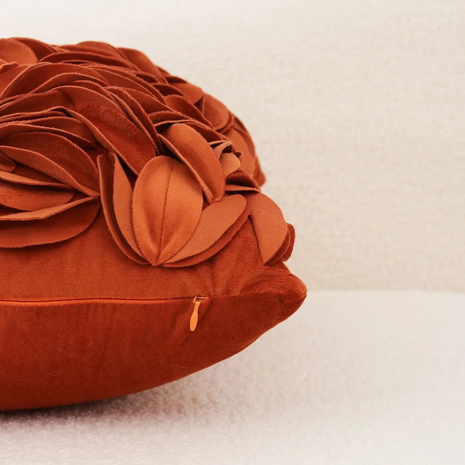 Capa de Almofada com Folhas de Pétalas - Maciez e Elegância Casamarella