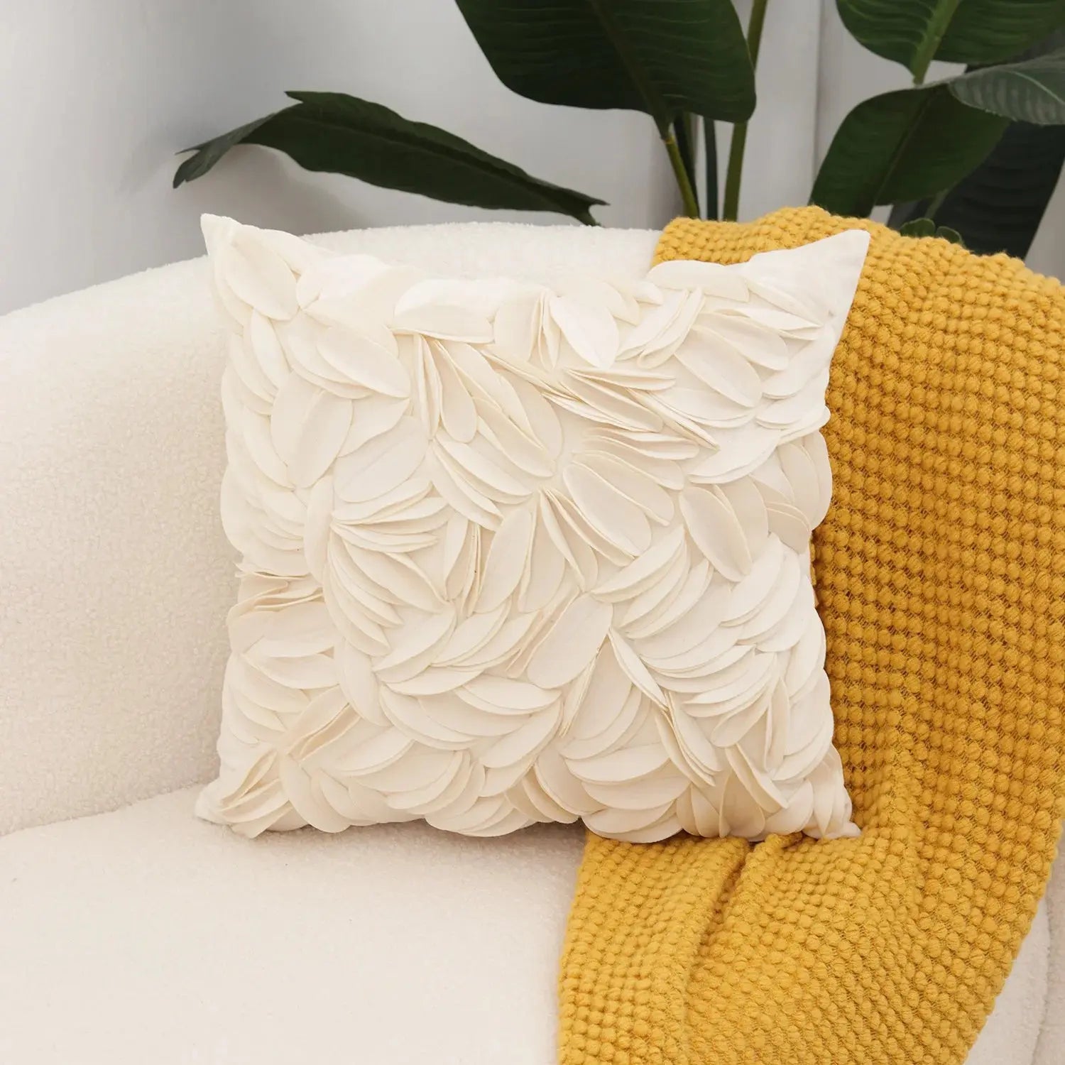 Capa de Almofada com Folhas de Pétalas - Maciez e Elegância Casamarella
