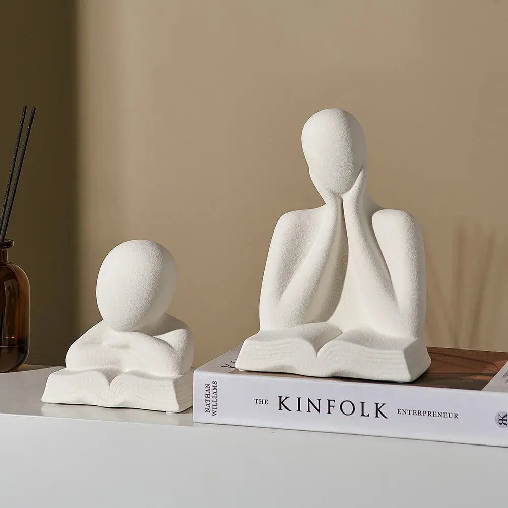 Estatueta Decorativa Pais e Filhos Leitores Amaritta