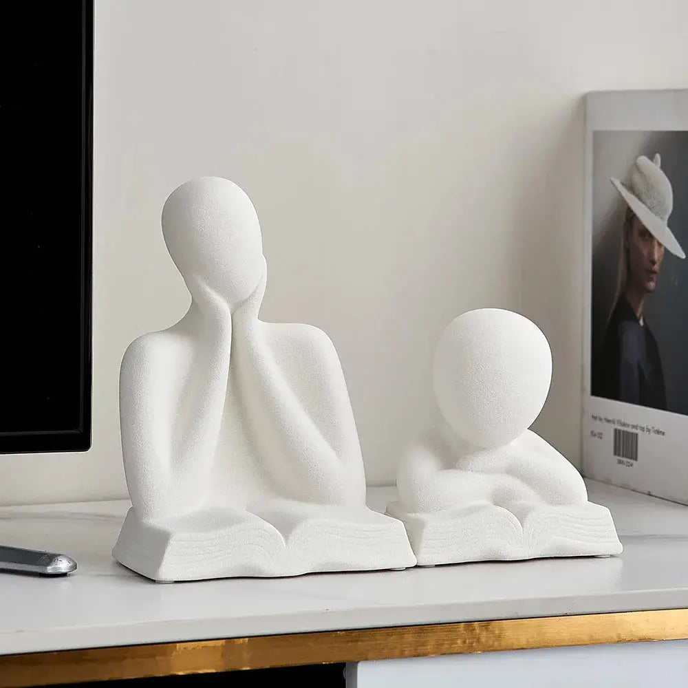 Estatueta Decorativa Pais e Filhos Leitores Amaritta