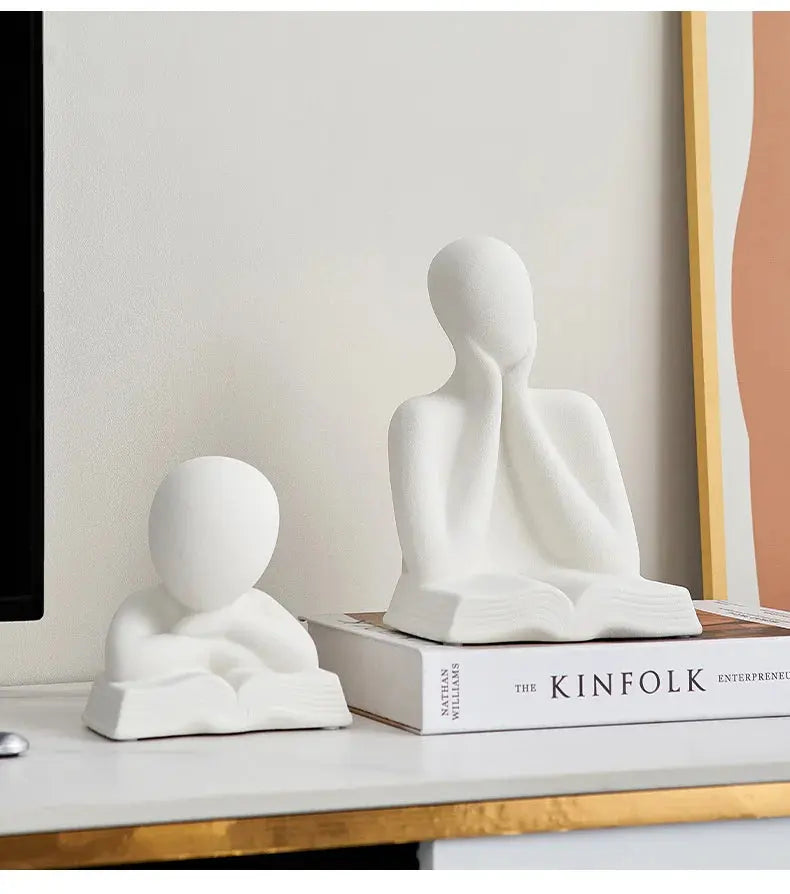 Estatueta Decorativa Pais e Filhos Leitores Amaritta