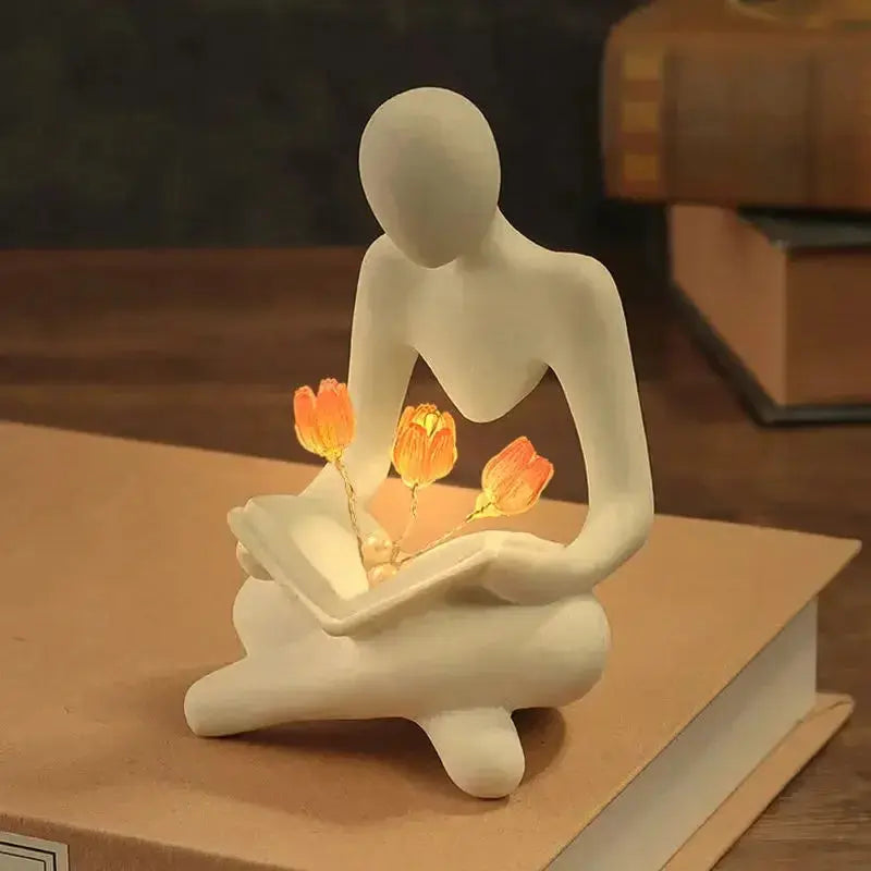 Estatueta Decorativa Pessoa Lendo com Flores Iluminadas, enfeite, bibelo, | Amaritta