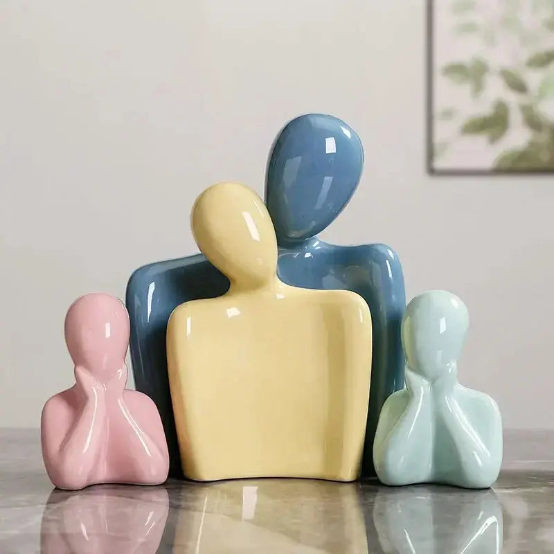 Estatueta de Cerâmica Pai, Mãe e Filhos Amaritta