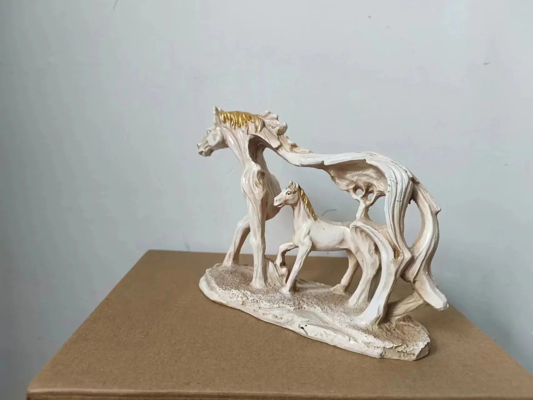 Estatueta de Resina Cavalo e Potro Correndo Amaritta