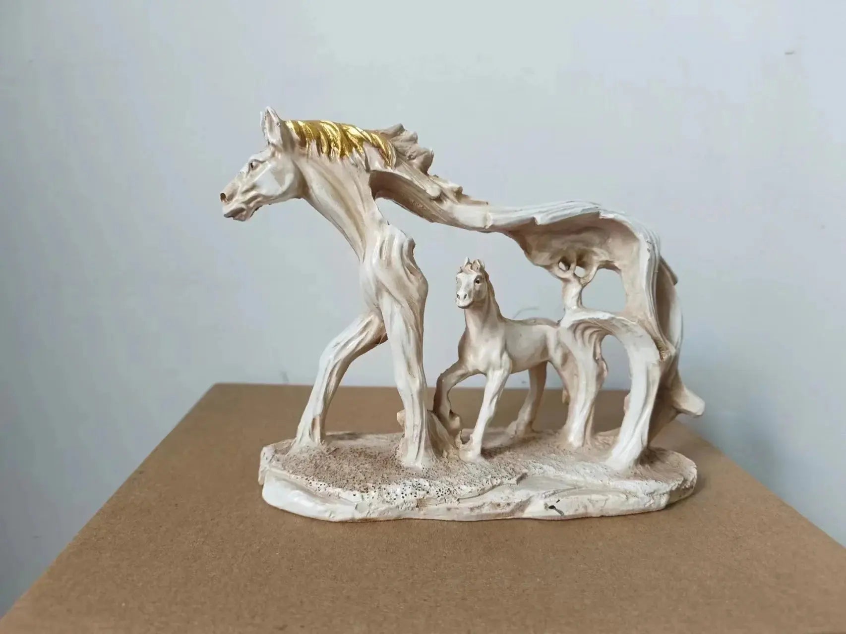 Estatueta de Resina Cavalo e Potro Correndo Amaritta