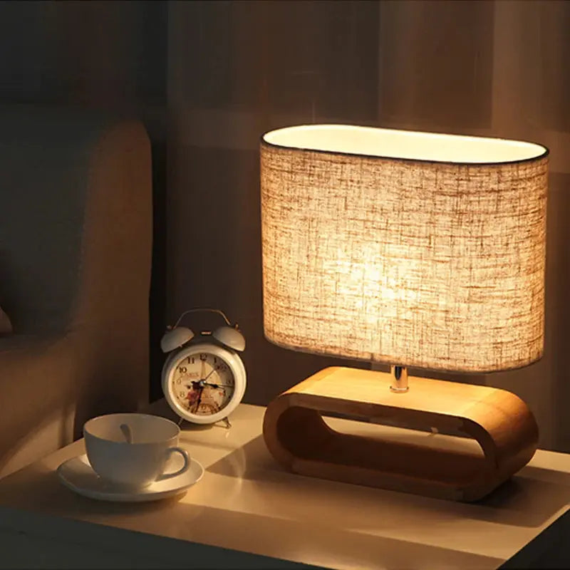 Luminária de Mesa com Base de Madeira Nórdica Casamarella