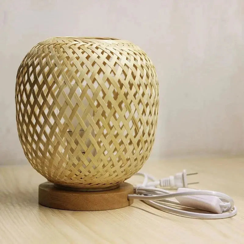Luminária de Mesa com Trançado de Bambu Casamarella