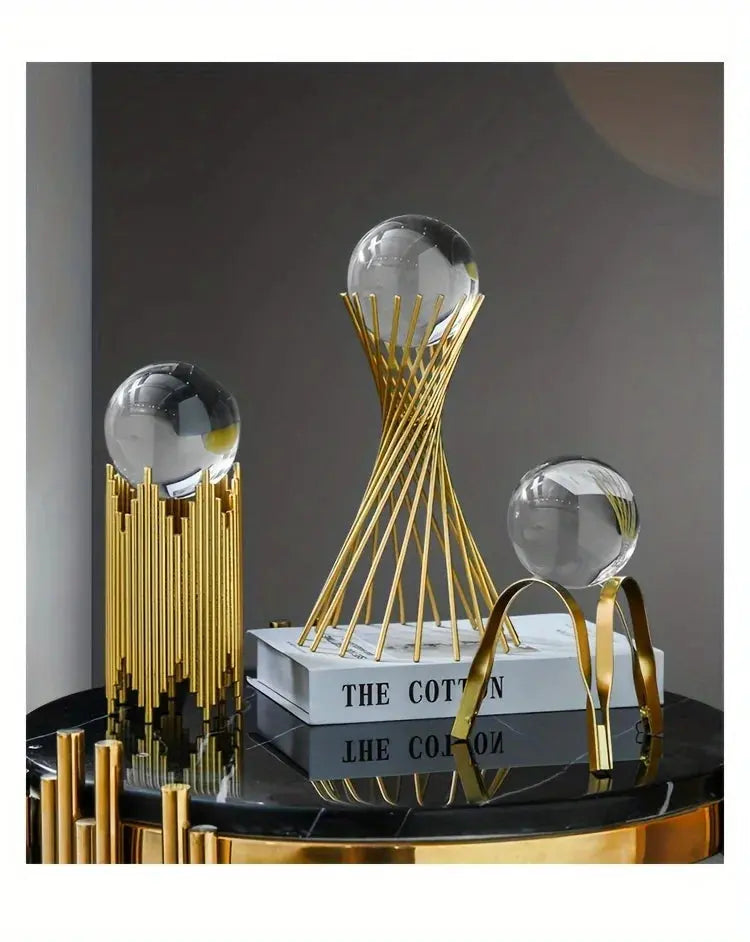 Ornamento de Esfera com Suporte Dourado Casamarella