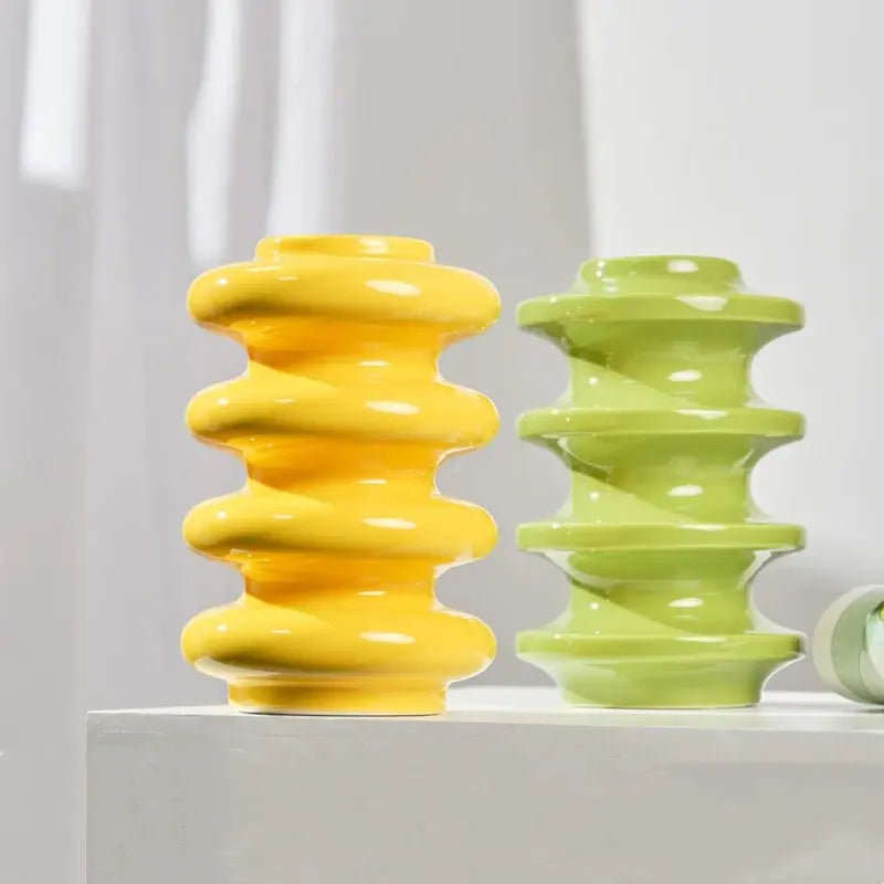 Vaso de Cerâmica com Design Espiral em Cores Vibrantes Amaritta