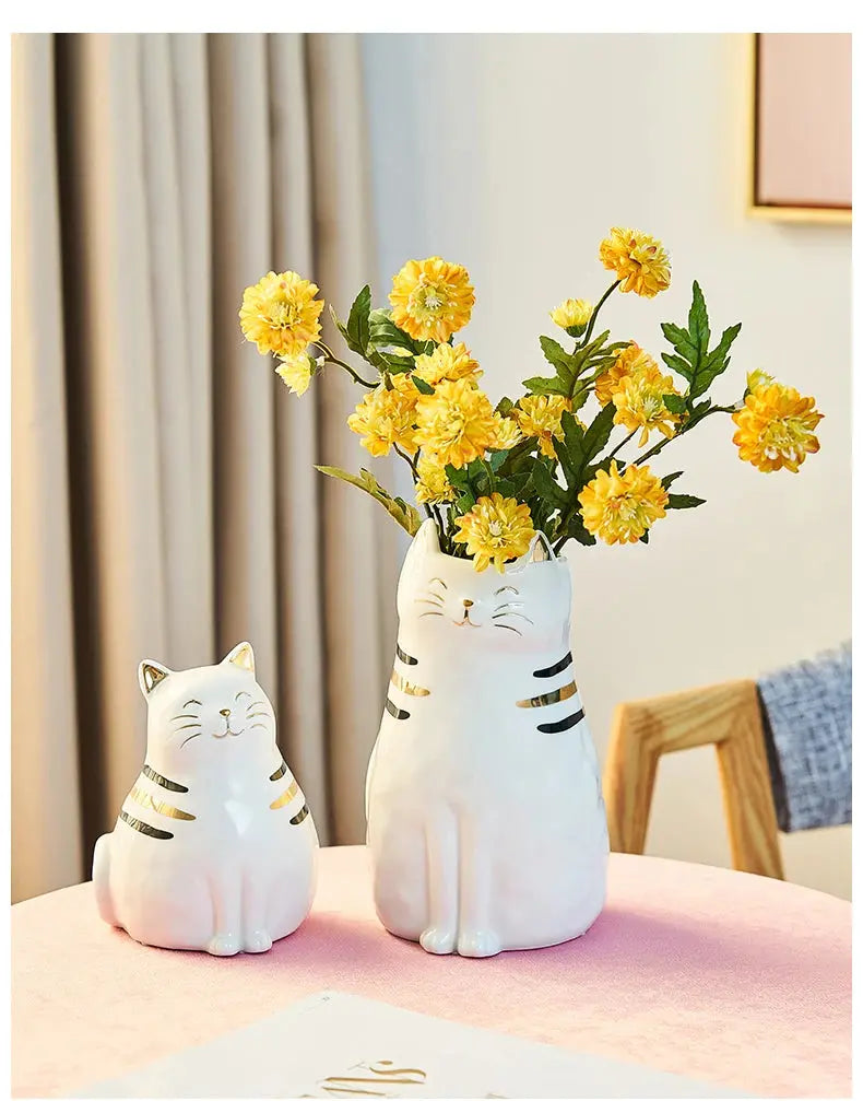 Vaso de Cerâmica e Porcelana em Forma de Gato Casamarella