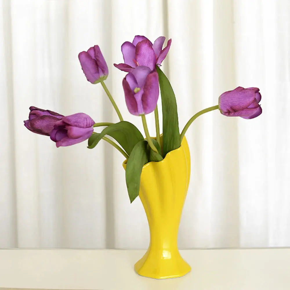 Vaso de Cerâmica em Forma de Flor de Trombeta Amarela Casamarella