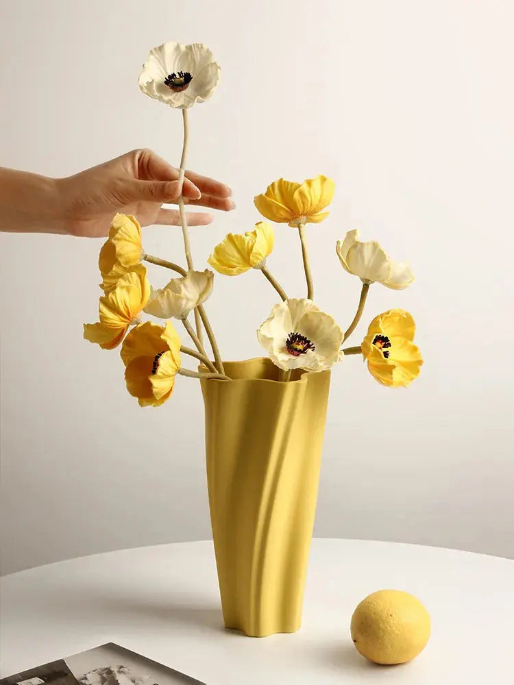 Vaso de Flores Artificiais Luxuoso com Design em Linhas Curvas Casamarella
