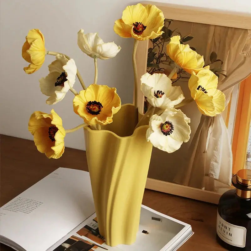 Vaso de Flores Artificiais Luxuoso com Design em Linhas Curvas Amaritta
