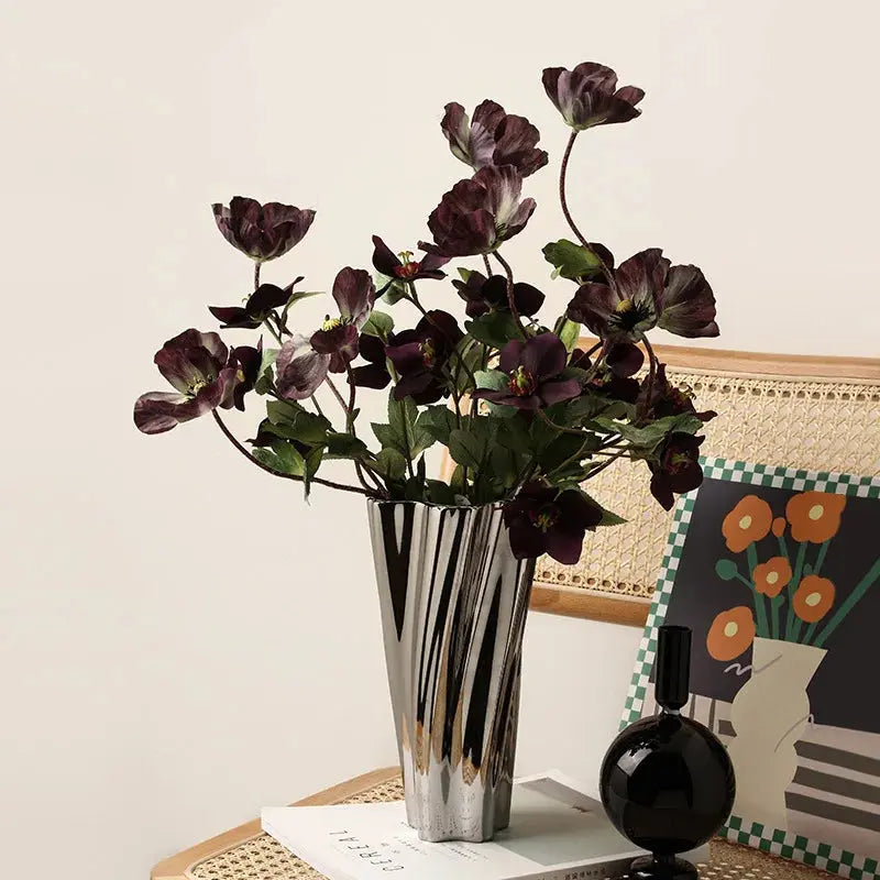 Vaso de Flores Artificiais Luxuoso com Design em Linhas Curvas Amaritta