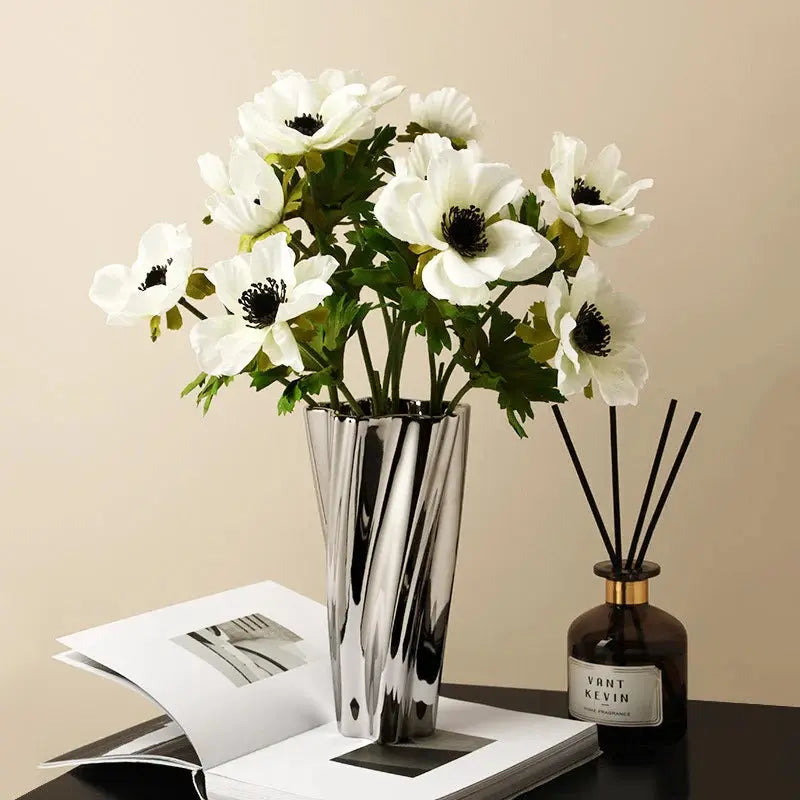 Vaso de Flores Artificiais Luxuoso com Design em Linhas Curvas Amaritta