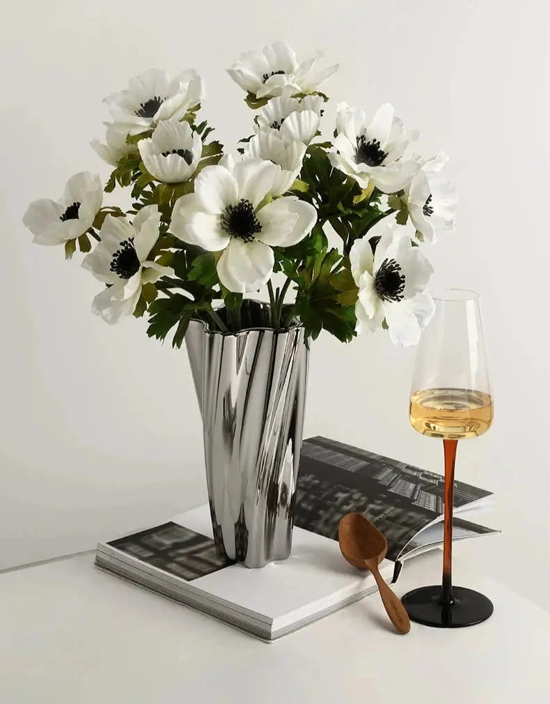 Vaso de Flores Artificiais Luxuoso com Design em Linhas Curvas Amaritta