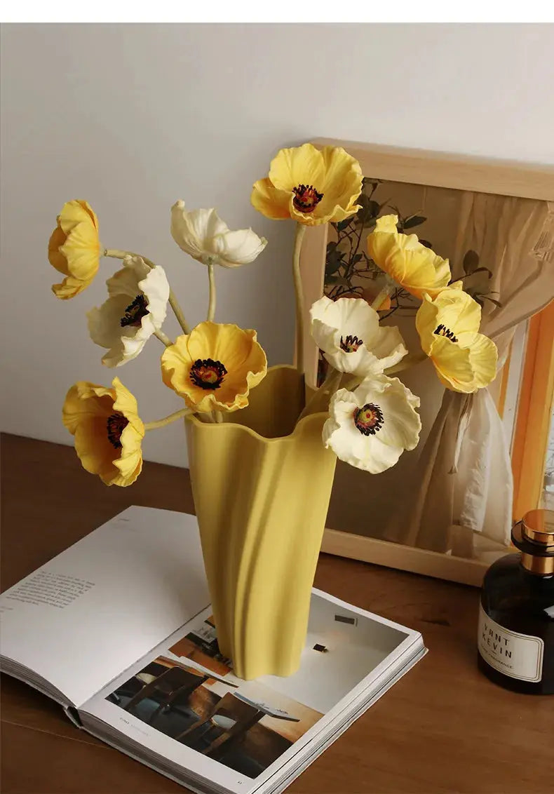 Vaso de Flores Artificiais Luxuoso com Design em Linhas Curvas Amaritta