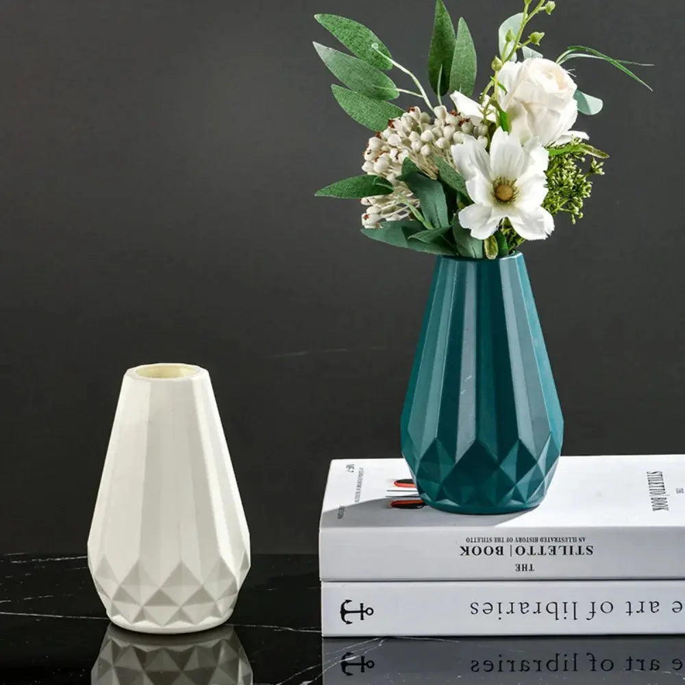 Vaso de Flores em Forma de Diamante Amaritta